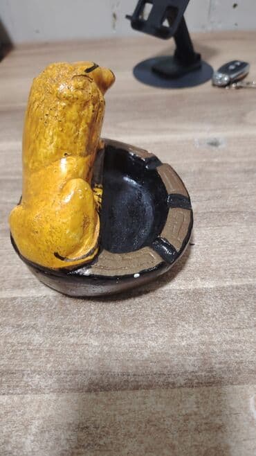 inşa mövzuları: Şir fiqurlu külqabı - Material: Gips/keramika əsaslı, əl boyası ilə — 3