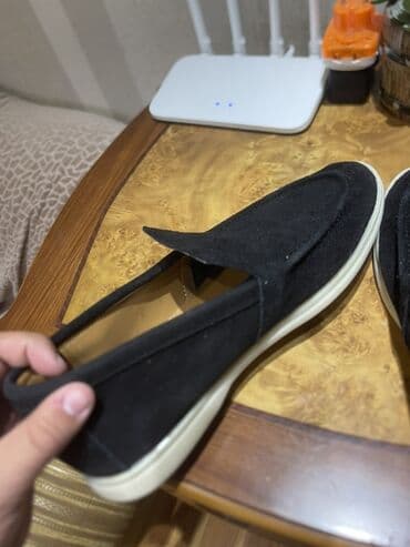 klassik ayaqqabi: Kişi loaferləri – qara rəngli, yumşaq süet üst material. - Model — 2