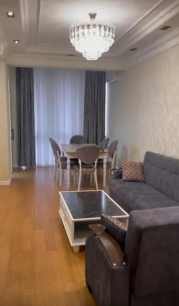 ev tavan modelleri: Təsvir: - Zövqlə dizayn olunmuş mənzil interyeri. Girişdə dekorativ — 3