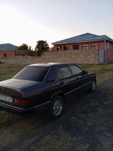 mersedes disk r15: Mercedes-Benz 190: 2 l | 1992 il Sedan — 2