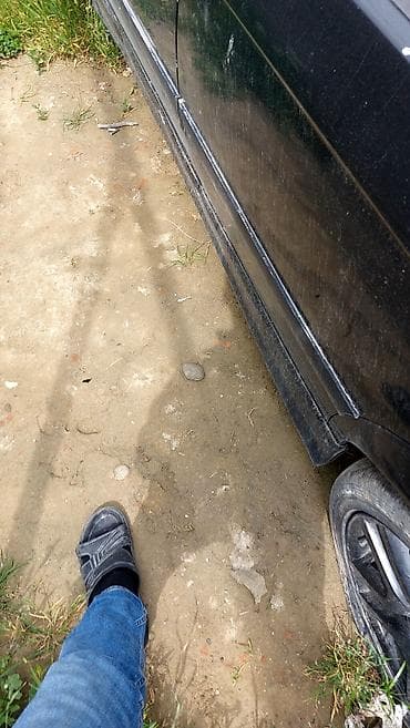 disk r15 4 bolt: BMW sedan, qara rəng. Xarici görünüş: - Arxa spoyler və M stili — 4