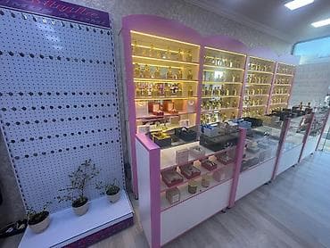 Moyka avadanlığı: Salam. Şəkildə gördüyünüz bütün vitrinlər, manekenlər və ətir — 2