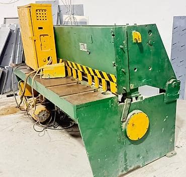 Metalkəsən qayçı
4 mm-ə qədər metal listləri kəsmə gücünə malikdir — 1