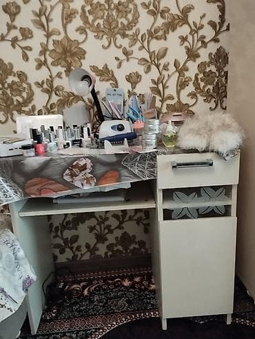 ofis oturacaqlari: Salam.Butun aletler və materiallar arginaldir.300 azn.Ustunde şkaf — 2