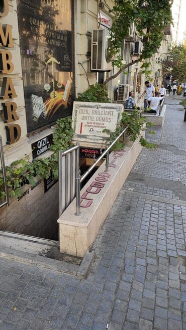 lalafo azərbaycanda ticarət, iş və mənzil axtarışı üzrə ən böyük servisdir: Şəhərin mərkəzində obyekt təcili satılır,ünvan Azərbaycan prospekti — 1