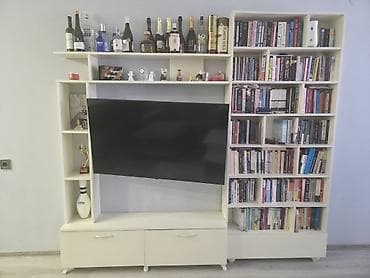 Modul tipli TV və kitab rəfi – krem rəngli, çoxfunksiyalı divar