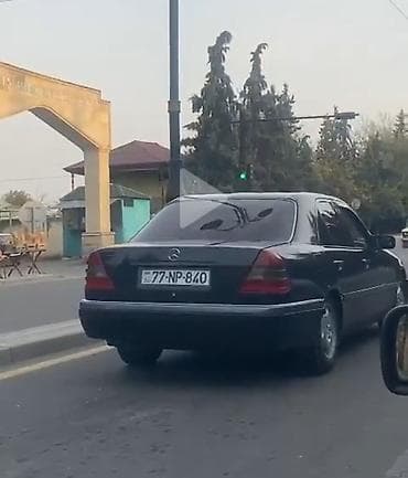 spoiler satilir: Mercedes-Benz C‑Sinfi (W202) sedan - Kuzov: 4 qapılı sedan, tünd rəng — 5