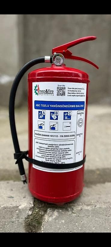 Qırmızı rəngdə, "AZ Fire Land" markalı tozlu yanğınsöndürmə balonu — 3