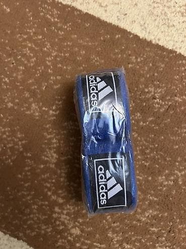 İdman formaları: Salam. Hər biri yenidir, paketləri açılmayıb. 1 ədəd boks əlcəyi Venum — 6