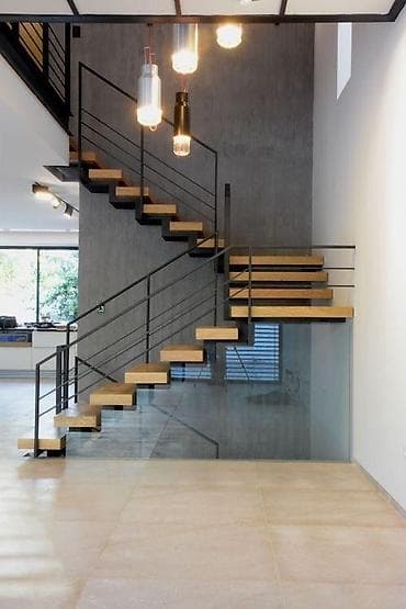 material: Pilləkən və ya Pilləkən marşı kiçik şaquli məsafələrə bölünməklə iri — 9