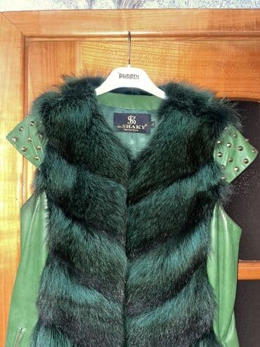 kürk jilet: Yaşil rengde ust geyimi. Tebii deri ve tebii xezdir. Baha alinib. Yeni — 2