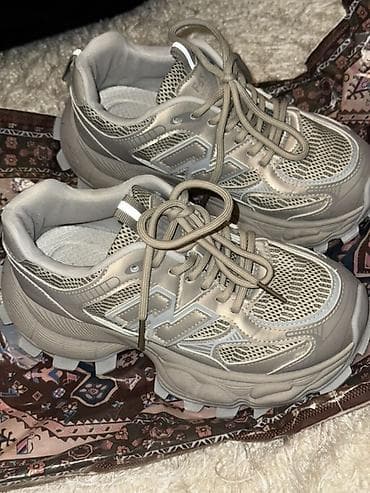 Əla vəziyyətdədir, bir iki dəfə geyilib butikdən 65 aznə alınıb