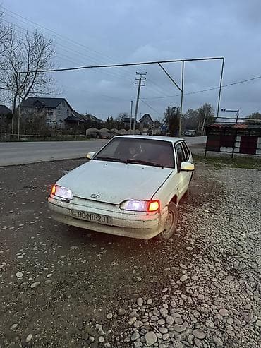 qalofqa vaz: Avtomobil: Lada Samara (VAZ 2114) hatchback, ağ rəng Kuzov: 5 qapılı — 5