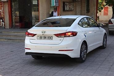 mitsubishi lancer evolution: Hyundai Elantra: 1.6 l | 2017 il Sedan — 5