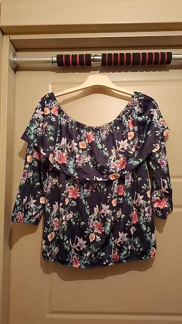 Malldan New yorkerden alinib, XS bedendir (S/M/L) ya da geder. Bosh