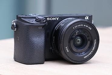 Sony a6300 kamera dəsti - Linza: Sony E 16–50mm f/3.5–5.6 - İki — 2