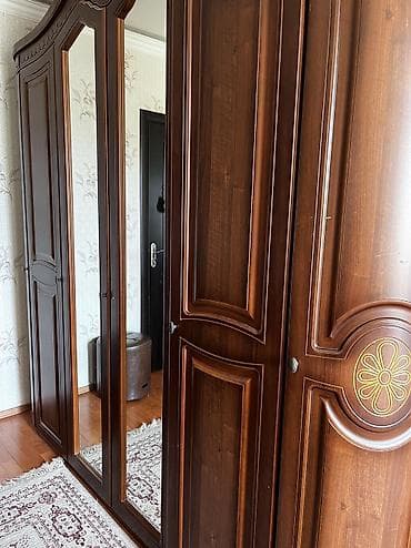 Digər mebel: Salam Wvaner 180 manat ela vezziyetdedi 2 komod 40 manat Guzgulu — 2