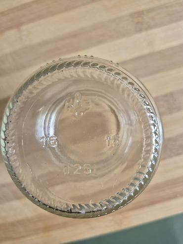 suse banka qebulu: Şüşə bankalar – 0.25 l (250 ml) - Həcmi: dibində “0.25 l” işarəsi — 2