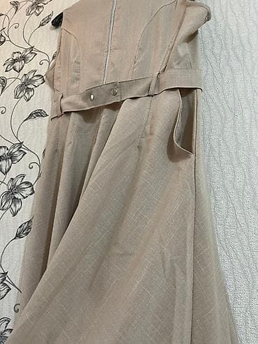 elbiseler: Bej rəngli, qolsuz, uzun paltar - Minimalist dizayn, yuvarlaq yaxa - — 2