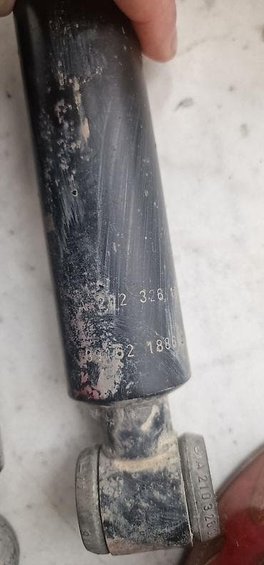 mersedes w211: Sol arxa, Mercedes-Benz — 4