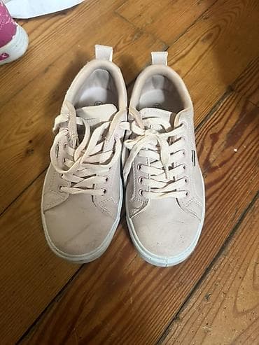 Açıq çəhrayı rəngdə gündəlik idman ayaqqabısı - Model: bağlama qayışı