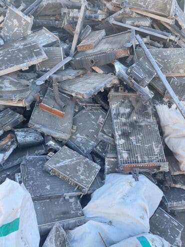 qum adası qəsəbəsi: Müxtəlif növ təkrar emal materiallarını qəbul edir. Buraya enerji — 14