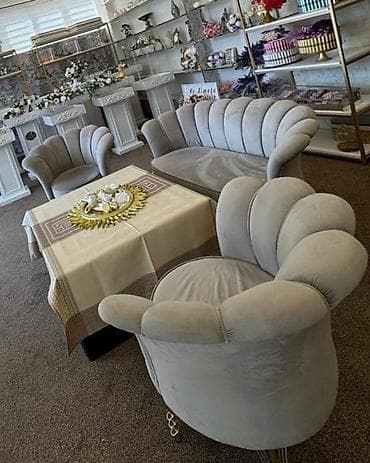Viktoroya divan-kreslo satılır. Əla vəziyyətdədir. Masa hədiyyə. 500