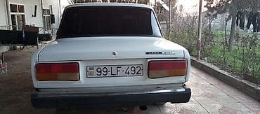 lada 21011: Lada 2107 sedan – ağ rəng, 4 qapı, arxa ötürücülü. Klassik dizaynlı — 4