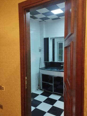 azadliq kiraye evler 2023: 1 nəfər qız otaq yoldaşı axtarılır.Yaş aralığı 17-25 Hər otağda 2 — 4