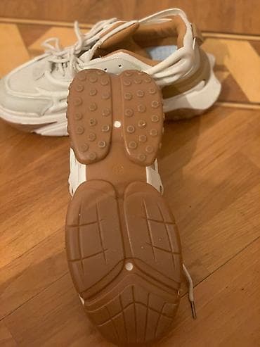 Kişi ayaqqabıları: Ağ/xama rəngli uniseks idman ayaqqabısı - Model: “GEOFAE” yazılı, yan — 5