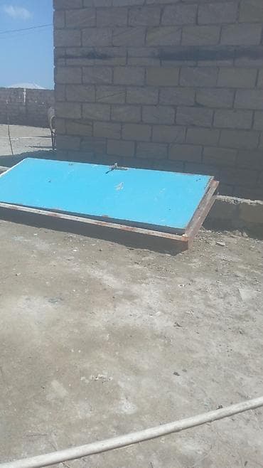 Metall çərçivəli qapı - Material: möhkəm metal karkas, mavi rəngli