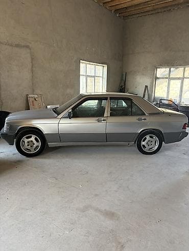 bmw e39 far: Mercedes-Benz 190 (W201): 2 l | 1990 il Sedan — 4