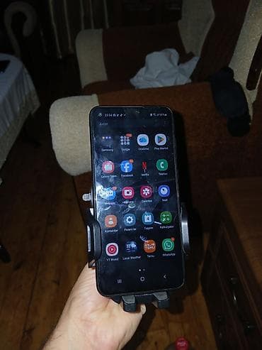 maped kreditle: Avtomobil üçün universal telefon tutacağı - Ön şüşəyə və ya panelə — 1