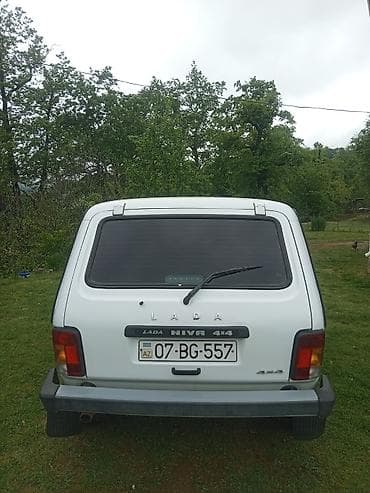 rcd üçün detallar: LADA Niva 4x4, ağ rəng, 3 qapılı SUV - Tam ötürücü (4x4) – kənd yolu — 4