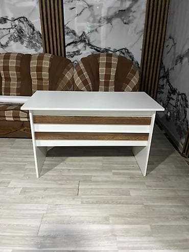 Yeni, İşçi üçün, Dördbucaq masa