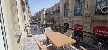 ev bayil: Bayılda yerləşən ümumi sahəsi 80 kv,m olan,2 otaqlı yaxşı təmirli — 25