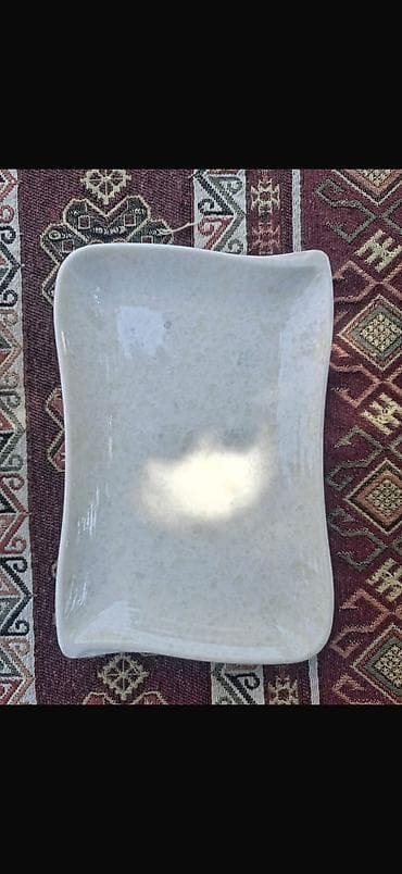 Kafe/Restoran üçün aşağıda qeyd olunan əşyalar satılır.Çox az istifadə