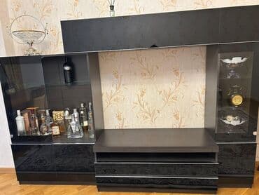 işlənmiş tək çarpayılar: İşlənmiş, Künc Tv altlığı, Polkalı, Şüşəli — 1