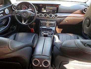 satdiq traktorlar: Mercedes‑Benz E 300 Sedan (W213), qara rəng Xüsusiyyətlər: - Kuzov: 4 — 7