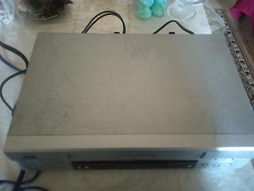 sony 2000 video camera: VHS videomaqnitofon - Kaset əsaslı VHS video/audio oynatma və yazma — 2