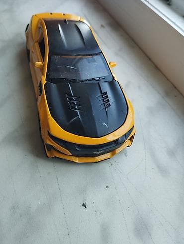 camaro ss: Sarı-qara rəngli metal oyuncaq maşın – idman kupe modeli — 5