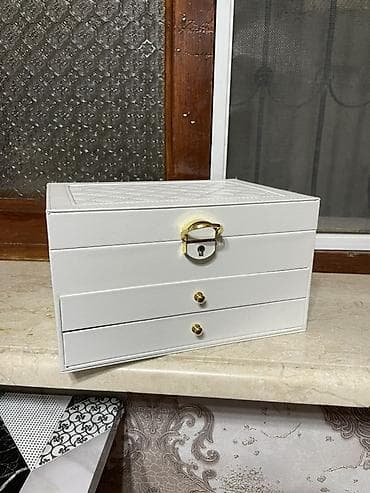 Ağ rəngli çoxşöbəli zinət əşyaları qutusu - Material: xarici hissə — 1