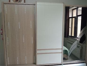 Sürgülü qapılı paltar şkafı - Dizayn: 3 qapılı model – bir tərəf