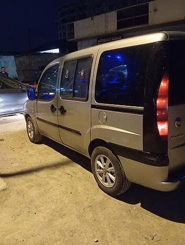 bmw i8 satilir: Fiat Doblo miniven Xüsusiyyətlər: - Gümüş rəngli kuzov, 5 qapı (yan — 4