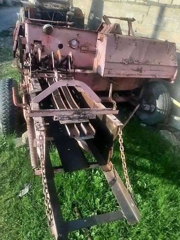 qara niva: LADA Niva 4x4, mavi rəngli, 3 qapılı ofroud krossover. Xüsusiyyətlər — 4