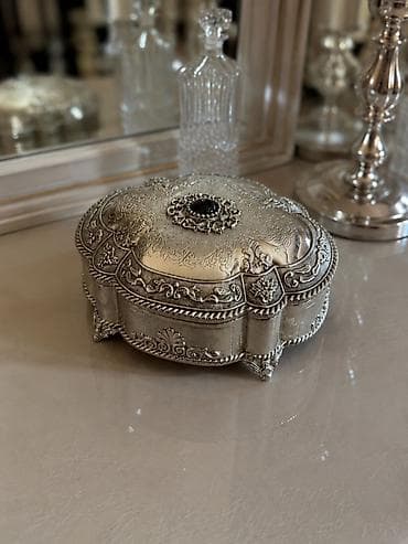 skatulka: Mücrü Zinət əşyaları üçün, Metal — 4
