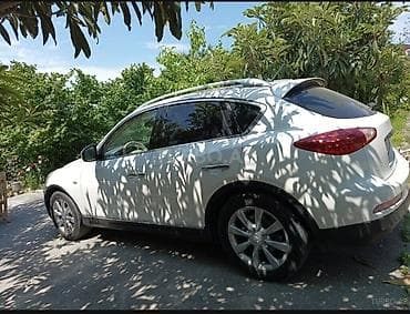 Infiniti EX seriyası krossover – ağ rəng, 5 yerlik, AZ dövlət nömrə