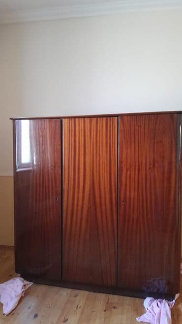 dəri: Açılan, 3 qapılı Düz dolab, Qarderob, paltar dolabı — 2