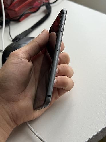 ayfon 8 ikinci el: IPhone 8, 64 GB, Qara, Barmaq izi — 4