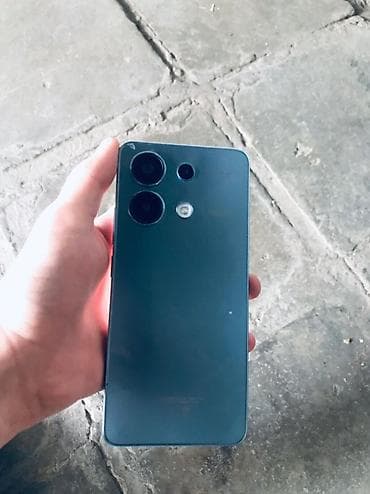 spark 10 pro: Smartfon – mavi rəngdə gövdə, ön tərəfdə mərkəzdə punch‑hole ön — 1